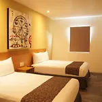 Am Hotel Y Plaza