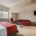 Hotel Puente Real