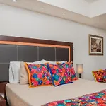 Ocean Front Condo Sleeps 4 Adults-Grand Venetian T3000-1606