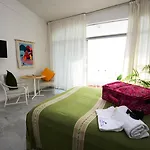 Dolphin Cove Inn