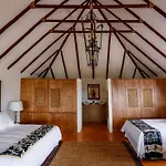 Villa Vida Cabo - Authentic Spacious Ocean View Near Beach & Town
