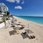Estudio A Pie Playa, Increibles Vistas, Alberca, Gym, Jacuzzi, 3502