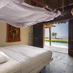 Oceanfront Casa Rhino