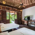 Oceanfront Casa Rhino