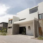 Casa De Lujo, Hasta Con Cine Privado