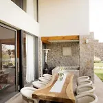 Casa De Lujo, Hasta Con Cine Privado