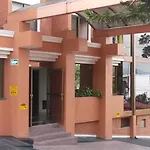 Country Plaza