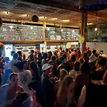 Straw Hat Surf Hostel & Bar