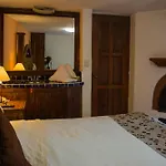 Hotel Revi Inn