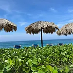 Manta Raya Hotel - Right On The Beach