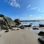 Manta Raya Hotel - Right On The Beach