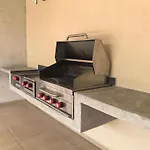 La Familia Casa And Suites