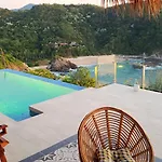 Exclusive Oceanfront Casa Di Luca