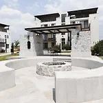 3Bedrooms-5 Min Downtown-Wifi-Pool-Jacuzzi-Parking