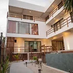La Familia Casa And Suites