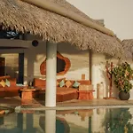 Casa Nova, Infinity Pool, Ocean View, Private Beach Acces, Starlink
