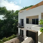 La Aurora Puerto Escondido