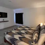 Pedernal Hotel