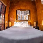 Hotel \
