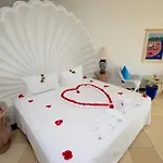 Dolphin Cove Inn