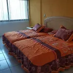 Casa Con Alberca Para 20 Personas