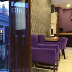 Hotel Leones