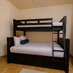 Puerta Cortes Residences: Las Colinas