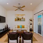 Puerta Cortes Residences: Las Colinas
