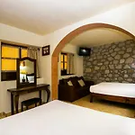 Hotel Casa Del Virrey & Suites