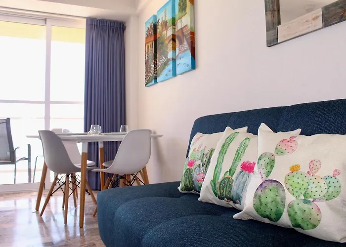 Oceanside Studio - Stunning Views, Ideal Location