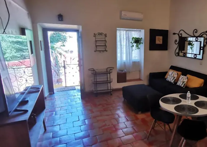 Hotel Rosa Morada
