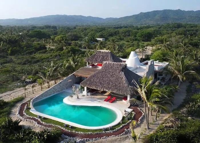 Casa Olivacea - Beachfront Villa