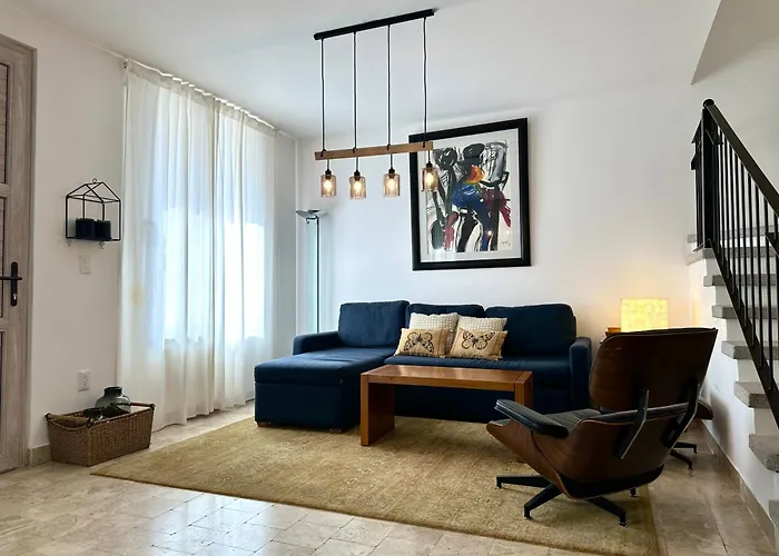 3Bedrooms-5 Min Downtown-Wifi-Pool-Jacuzzi-Parking