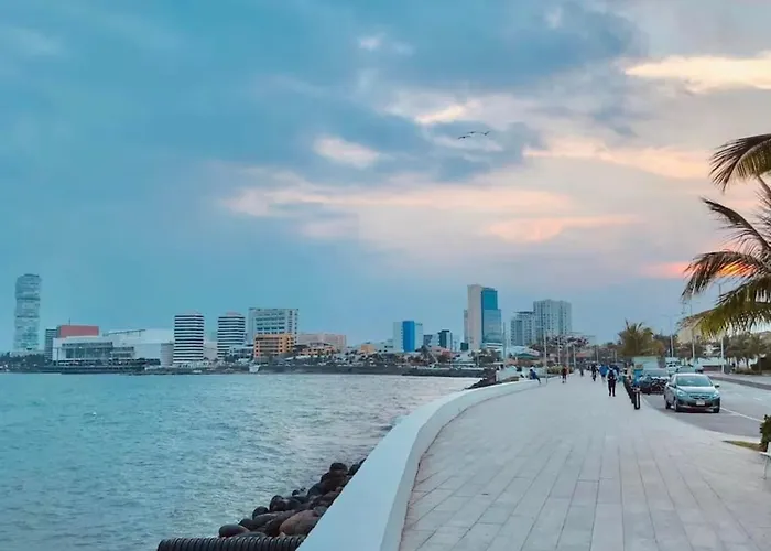 Suites Brisa Marina - Atras De Playa Regatas Y El Malecon, 6 Calles Del Acuario