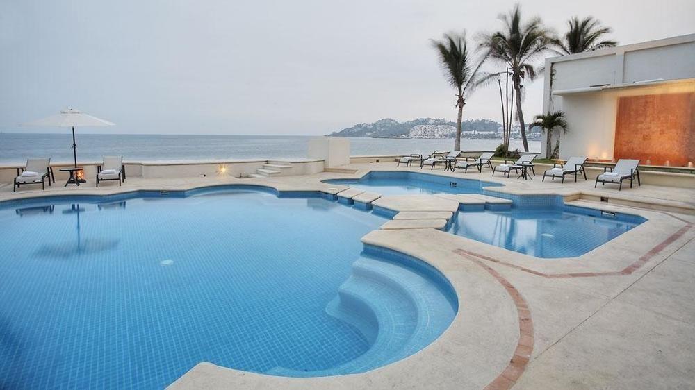 Camino Real Hotel
