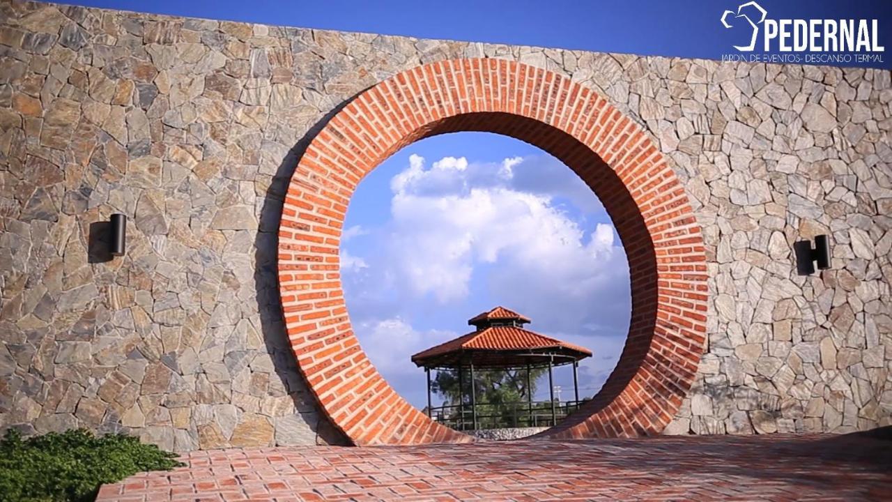 Pedernal Hotel *