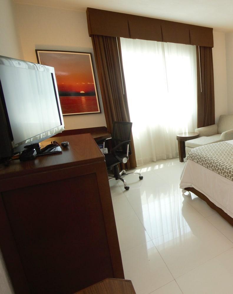 Express La Marimba By Ihg 3*