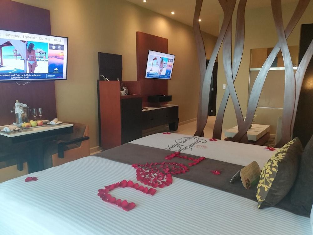 Generations Riviera Maya Family Catamaran, Water Park & Inclusive Resort 5*