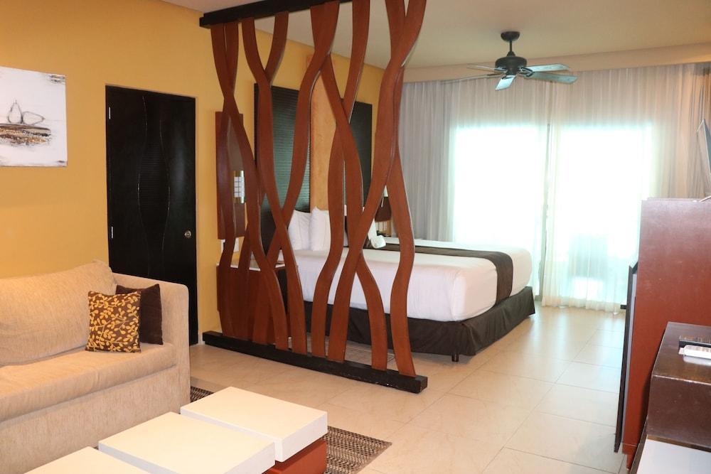 Generations Riviera Maya Family Catamaran, Water Park & Inclusive Resort