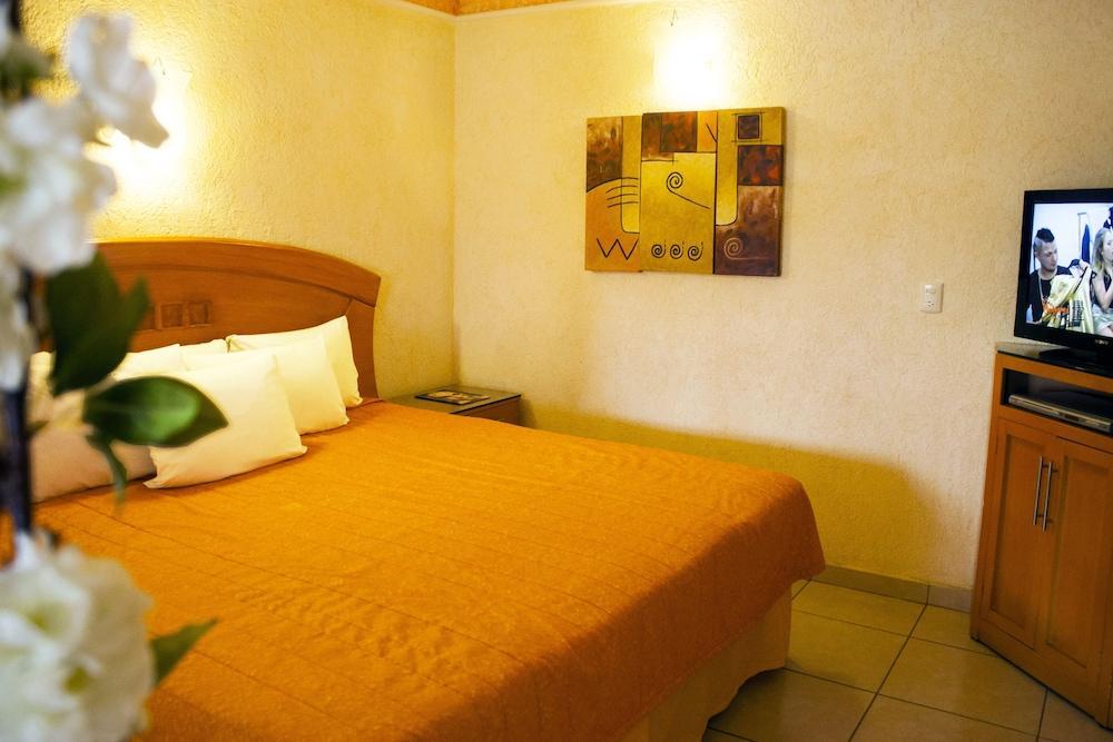 Puerta Del Sol Guadalajara 4*