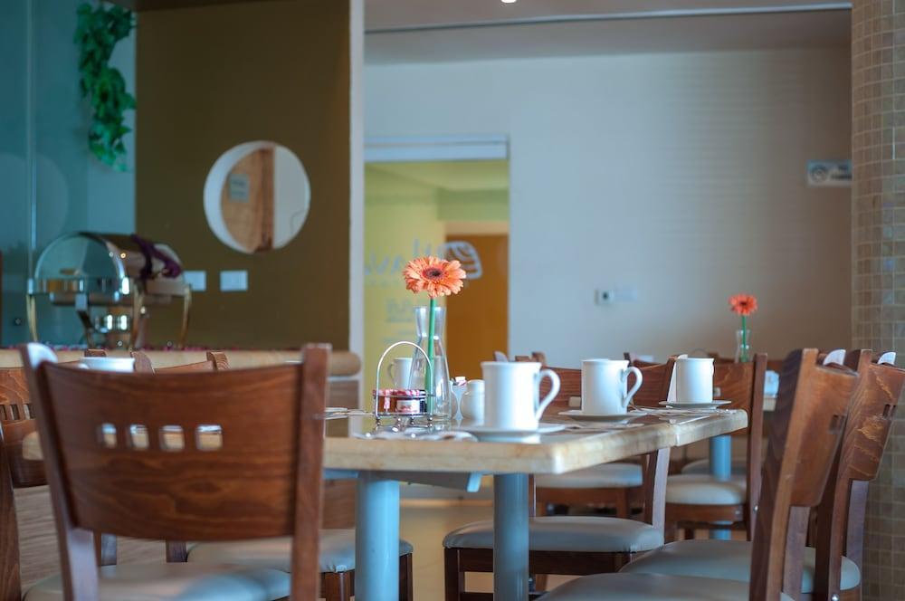 Artisan Playa Esmeralda Family 5*