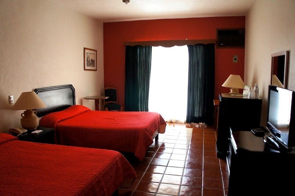 Hotel Casa Grande Y Centro De Negocios 5*