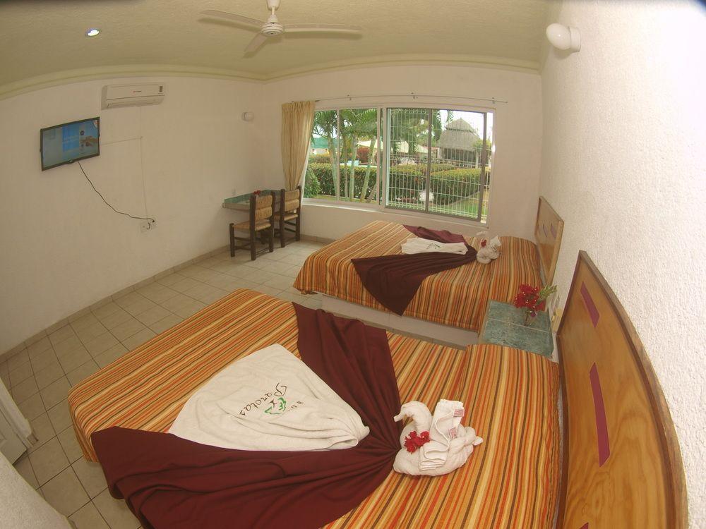 Parotas Hotel Manzanillo
