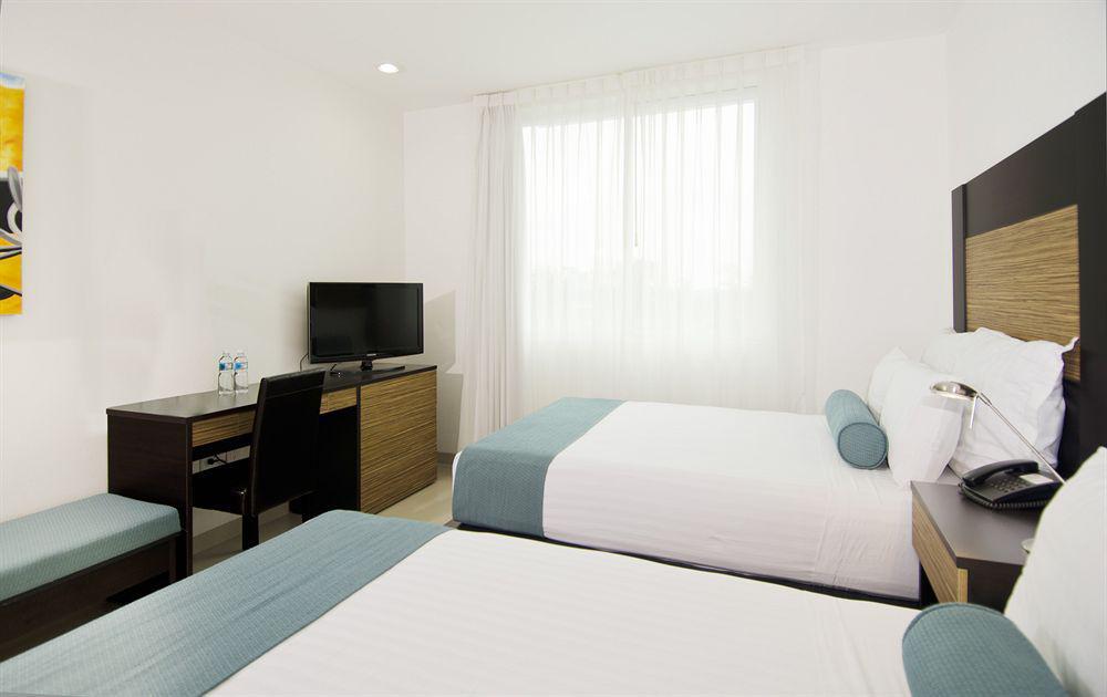 Hotel Wyndham Garden Bajio Aeropuerto 5*