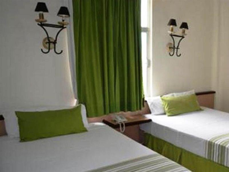 Ruiz Milan Hotel 3*