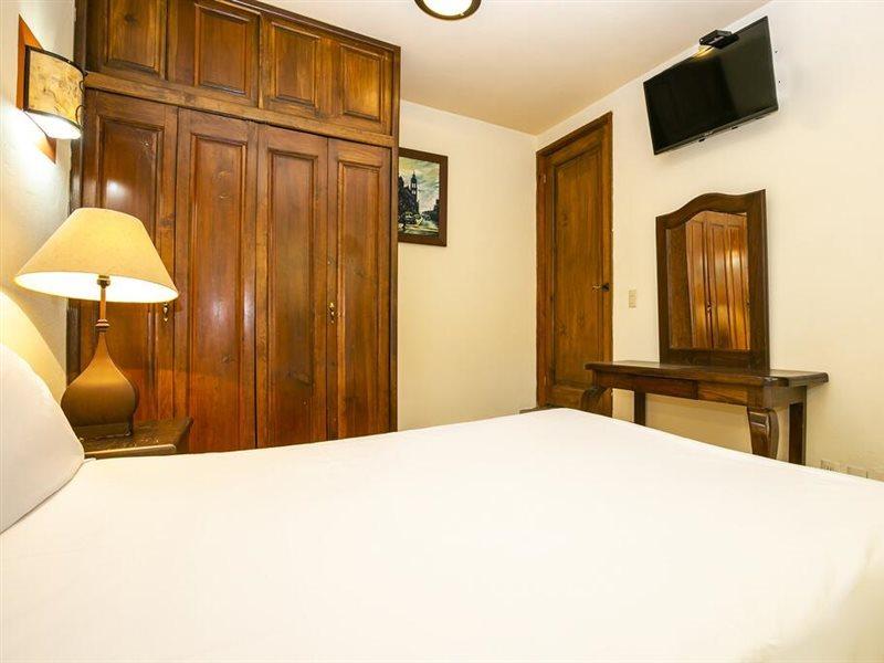 Hotel Casa Del Virrey &