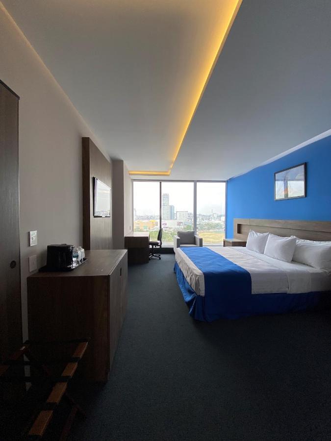 Wyndham Angelopolis 2*