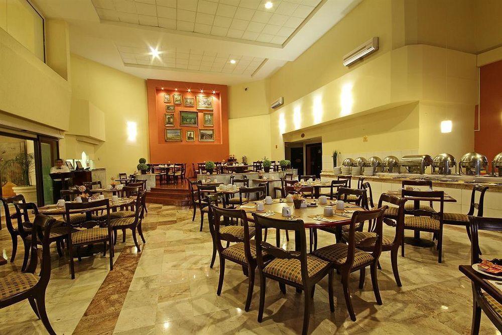 Plaza Camelinas 4*