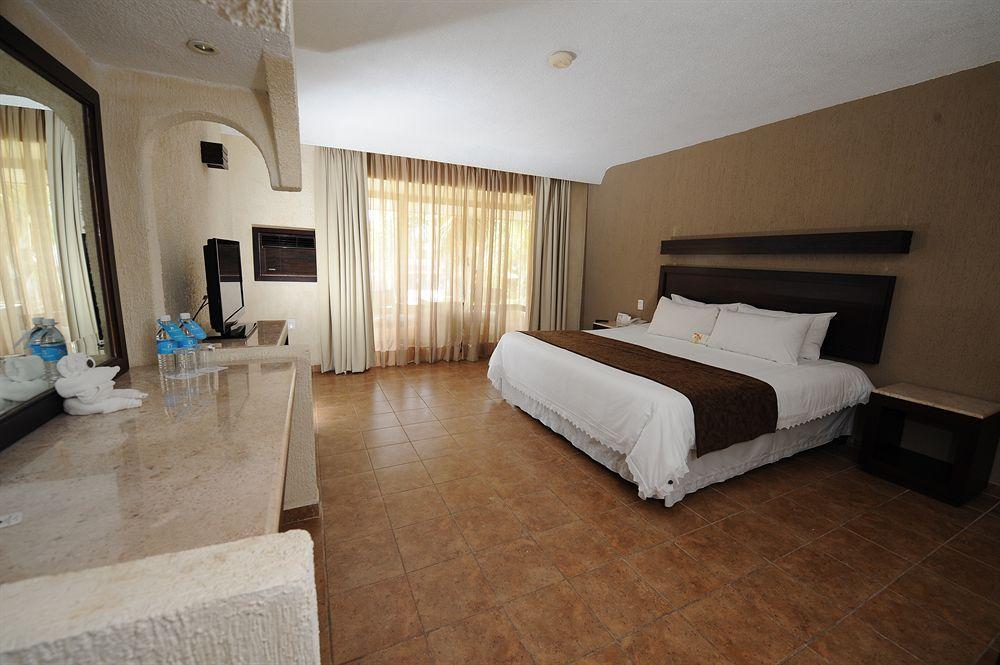 Real De Minas Poliforum Hotel 4*