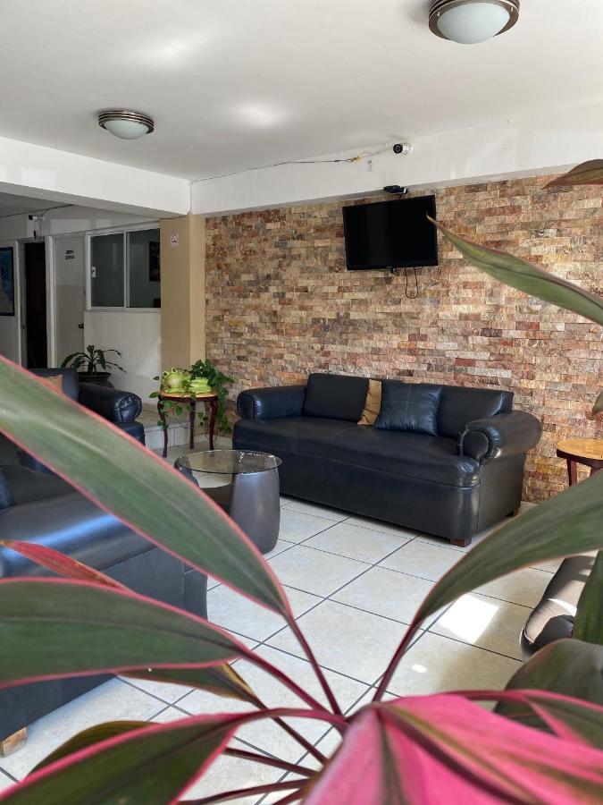 Del Carmen Hotel